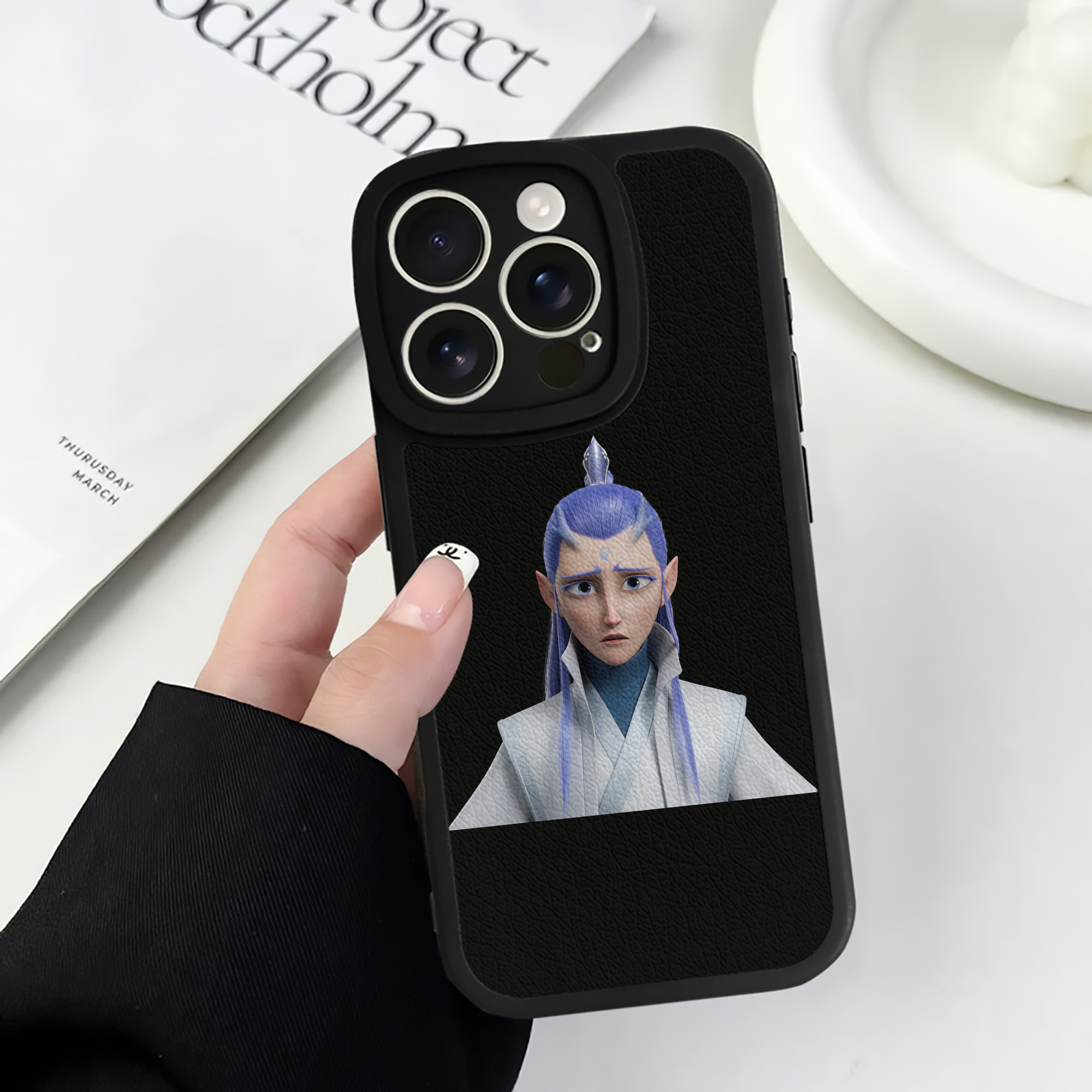 （画像用） Ne Zha 2 ナタ 魔童の大暴れ 【iPhone 16シリーズ対応】シリコンスマホケース（レザー調） 材質：シリコン